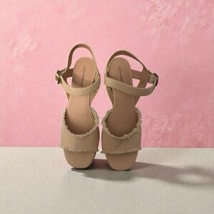 BNWOT Lucky Brand Wedge Espadrille Sandals